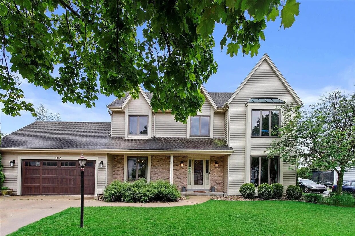 Front - 2935 Willard Ln