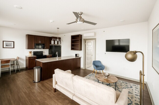 Foto del edificio - 305 E Broadway St