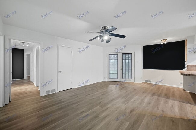 Photo - 705 Scottsdale Dr House