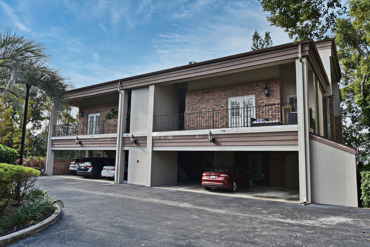 Primary Photo - Spacious 2 Bedroom 2.5 Bath Lakefront Cond...