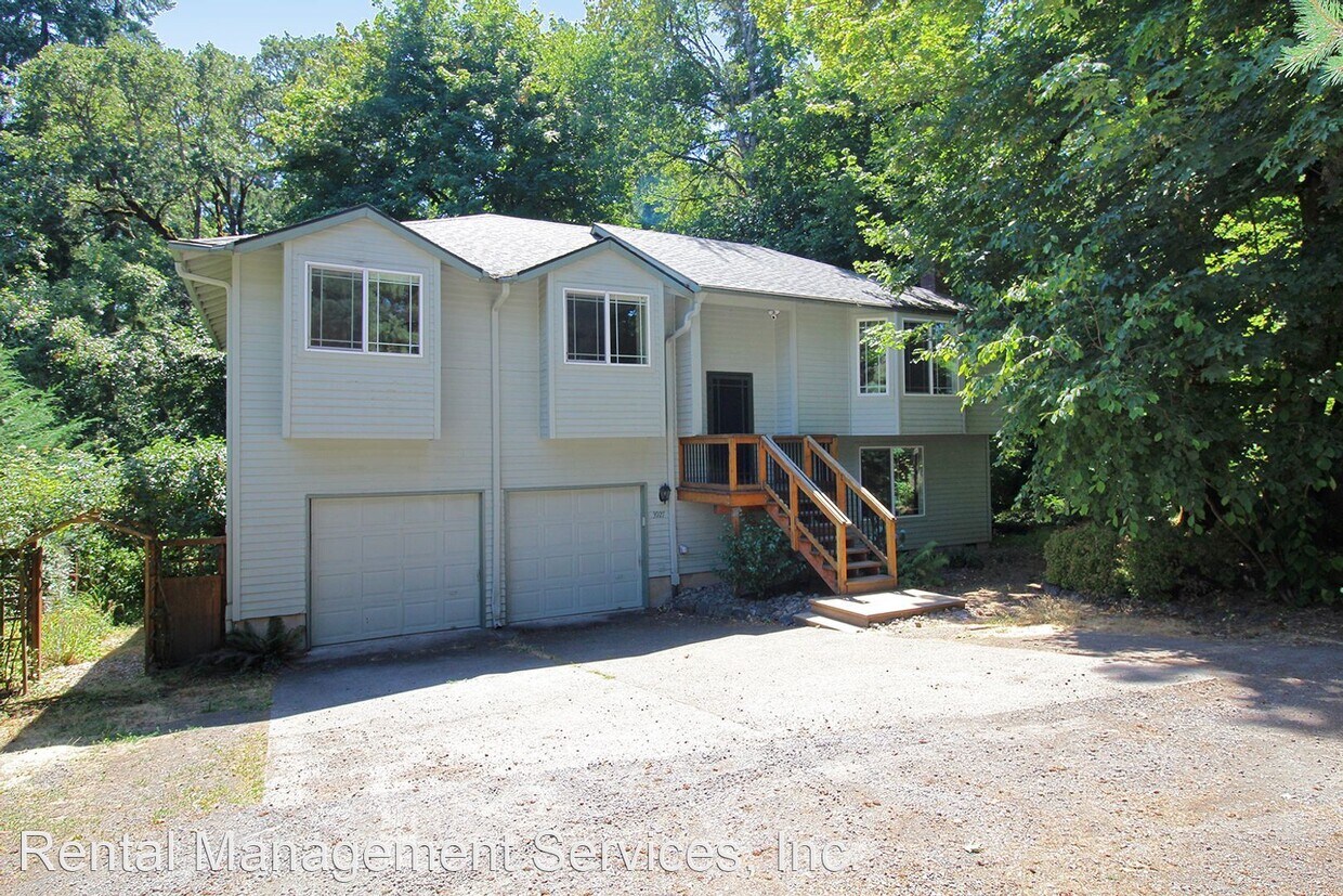Foto principal - 4 br, 2.5 bath House - 3927 SW Arnold St
