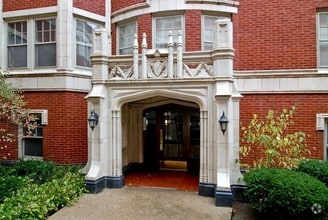 Building Photo - 212 N Oak Park Ave
