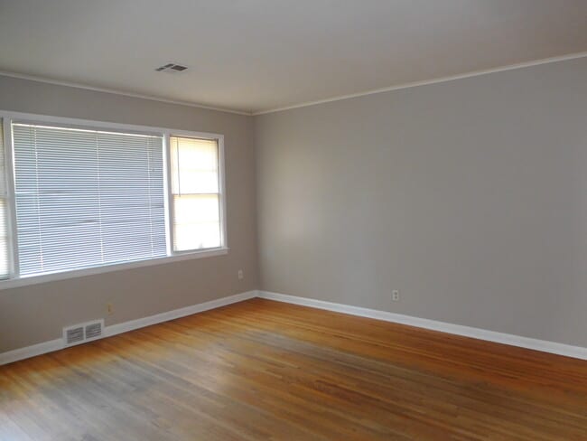 Building Photo - Coming Soon: 3 bedroom in Midtown Tulsa - Edison School District