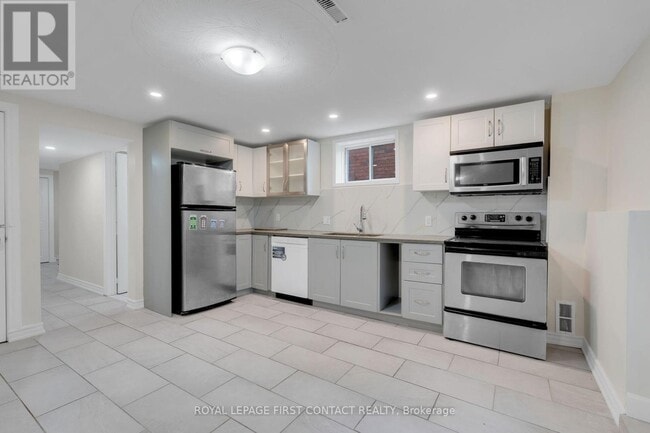 Building Photo - 16 Waddington Crescent