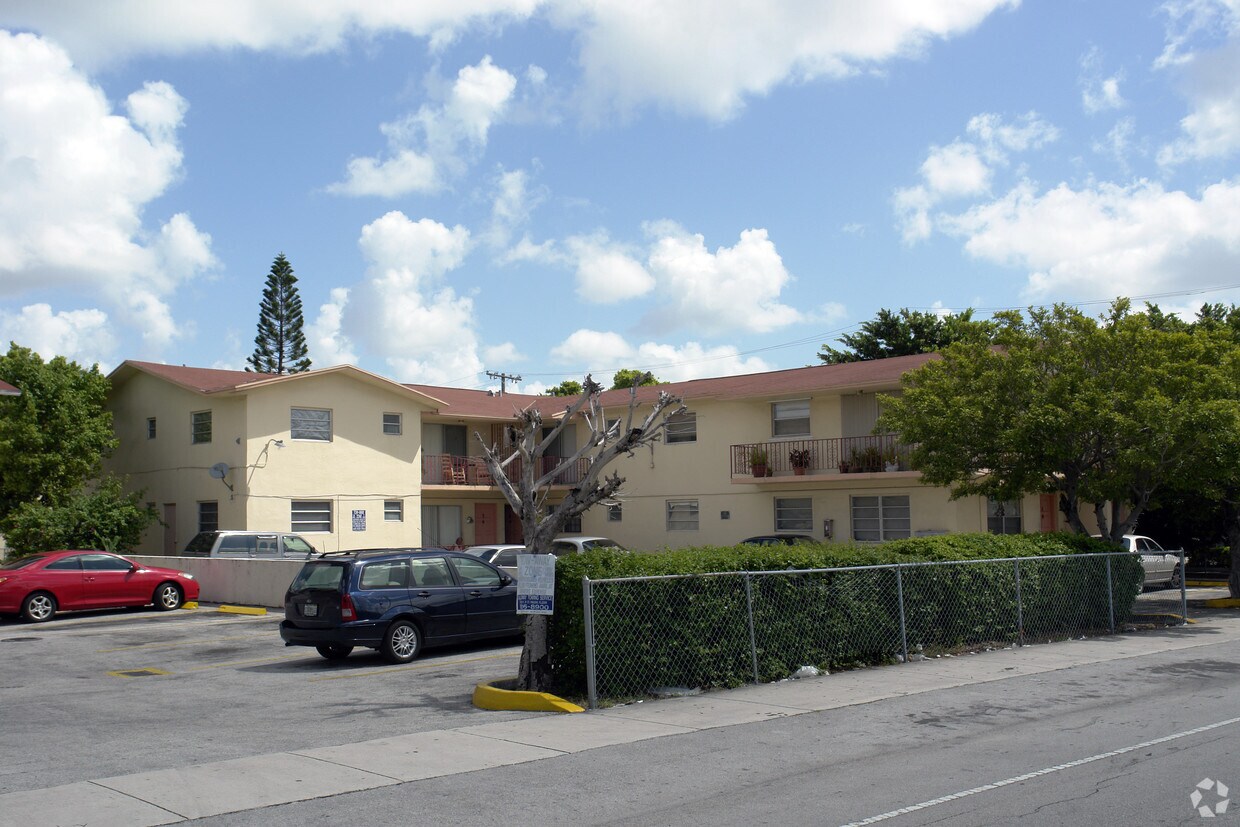 Foto del edificio - 1225 W 49th Pl