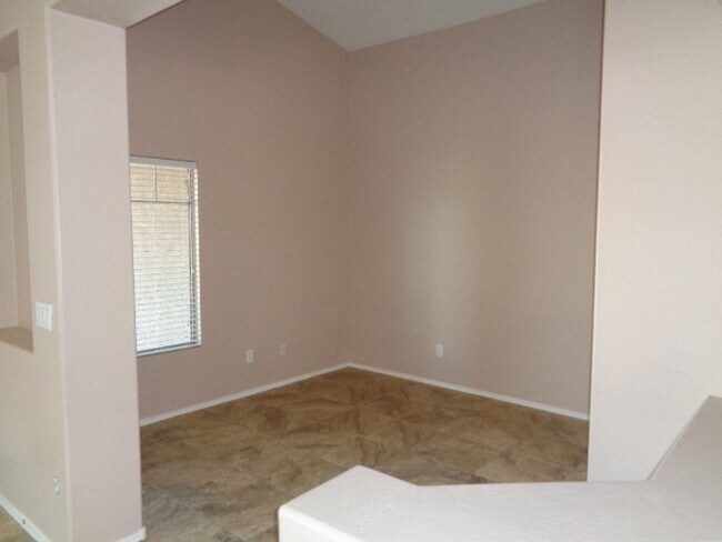 Foto del edificio - Beautiful 3 bedroom home in lovely neighbo...