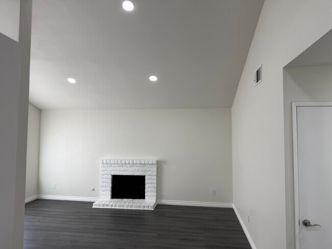 Building Photo - 7658 Cornel Ct