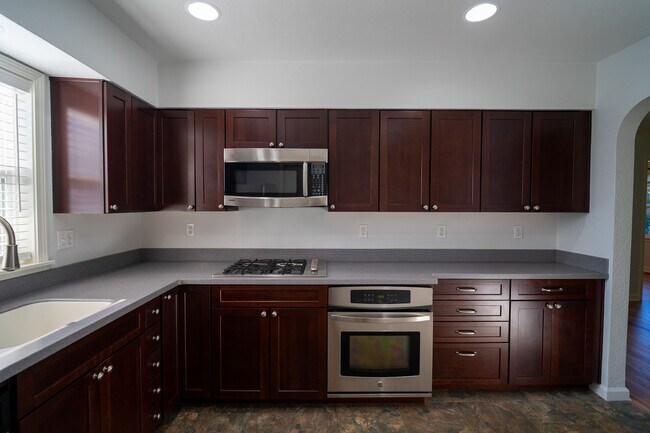Building Photo - 1060 Parkway Dr NW