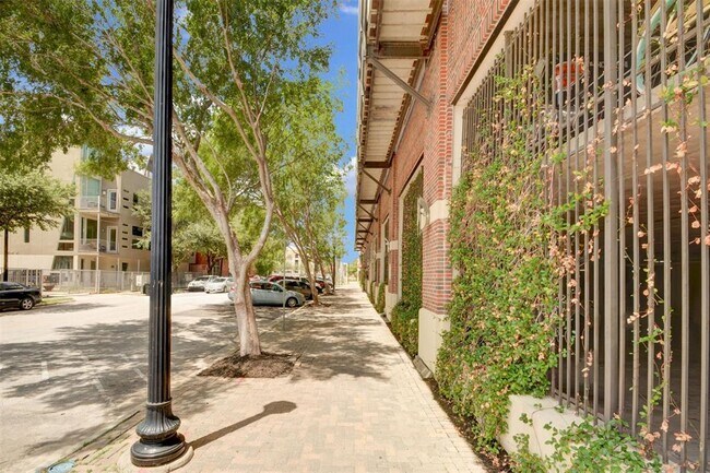 Foto del edificio - 2205 Mckinney St