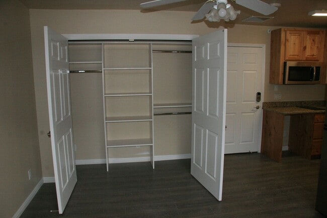 Building Photo - N202 Gemstone Properties Studio Apartment *Utilities Included*