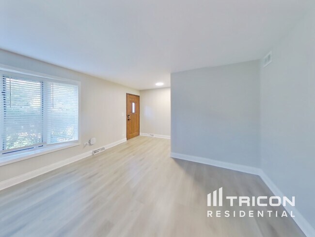 Foto del edificio - 869 Oakwood Dr
