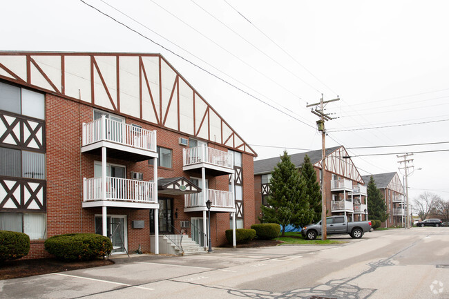Hampton Arms Apartments