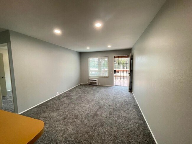 Building Photo - Comfortable, Convenient Living In Premier Mission Valley Complex
