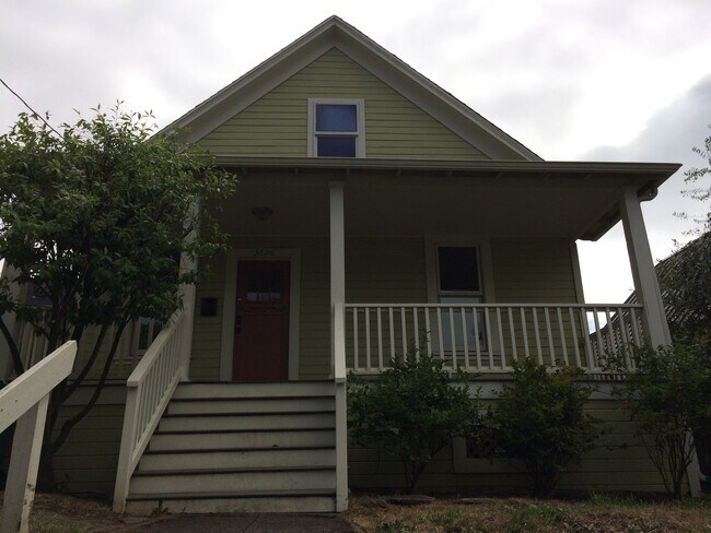 Foto del edificio - Quintessential 2 Bedroom House in Coveted ...