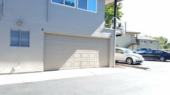 Building Photo - 1063 Mohr Ln