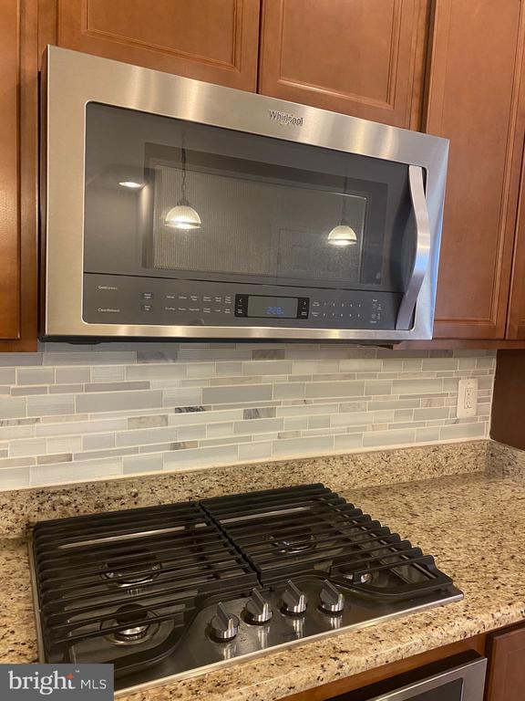 Foto del edificio - 7225 Barrberry Ln
