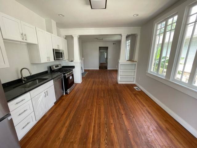 Building Photo - 2231 Cambronne St