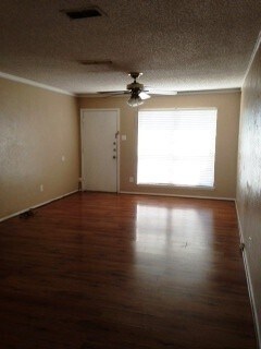 Building Photo - 3 Bedroom 1 Bath Brick Home McGregor ISD
