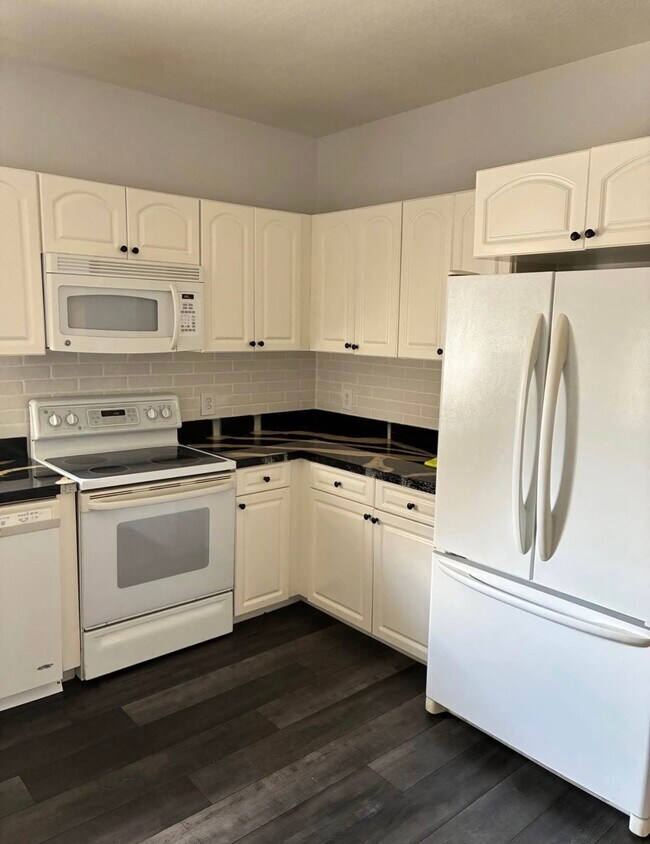 Building Photo - 2102 Oak Chace Ct
