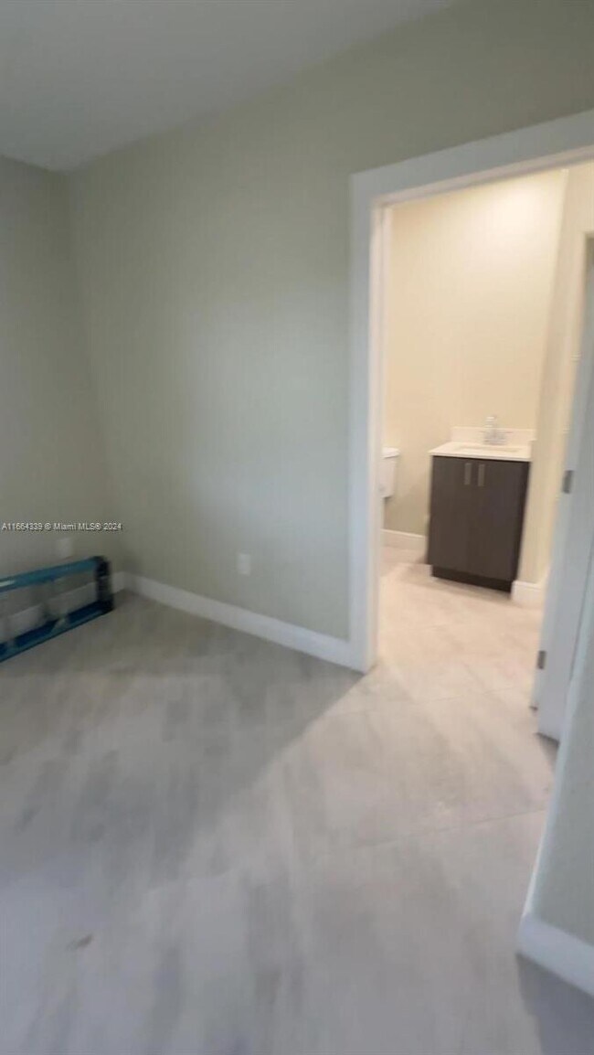 Foto del edificio - 1520 NW 71st St
