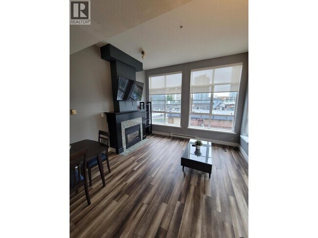 Building Photo - 522 SMITH 415