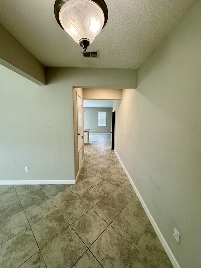 Foto del edificio - Modern 4 Bedroom Tampa Palms Rental Home w...