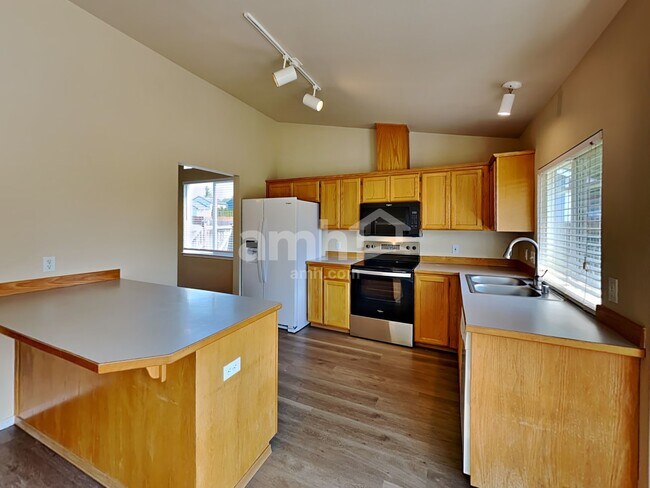 Foto del edificio - 19610 15th Avenue Ct E