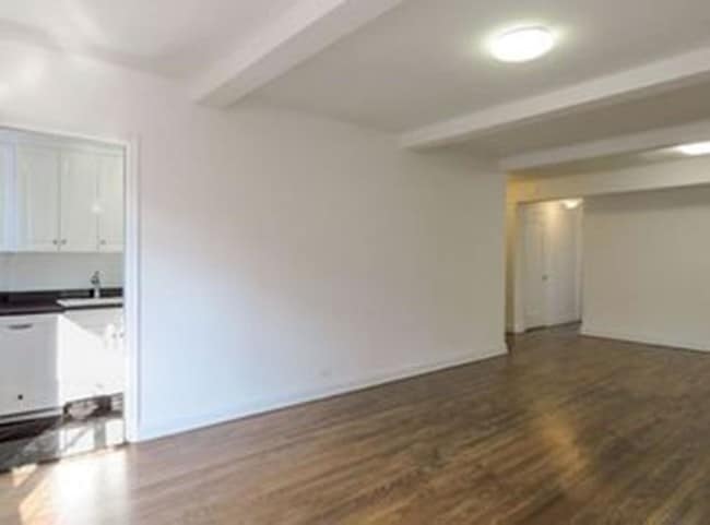 Building Photo - 450 West 24th Street