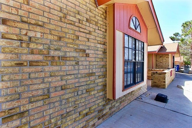 Foto del edificio - 1380 Trudy Elaine Dr