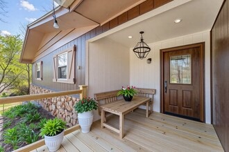 Building Photo - 112 Vin Villa