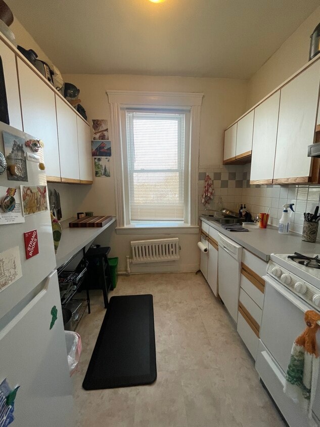 Primary Photo - 198 Strathmore Rd