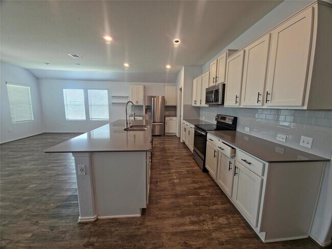 Building Photo - 746 Carol Dr