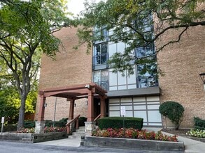 Building Photo - 1811 Four Lakes Ave