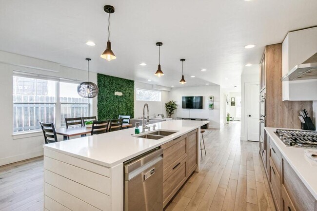 Foto del edificio - 3044 N Speer Blvd