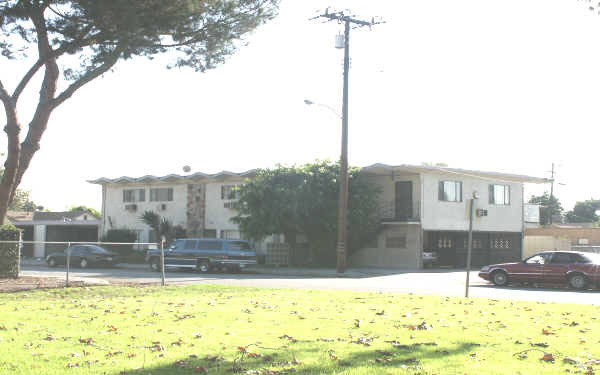 Primary Photo - Royal Baldwin Apts