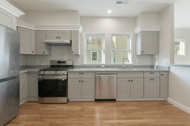 Foto del edificio - Renovated 4 bed 2 bath in Brighton!!!