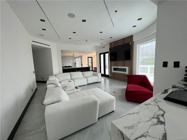 Foto del edificio - 70 Dapplegray Rd