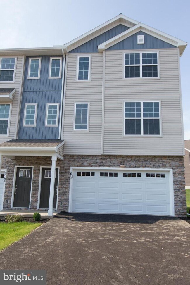 Building Photo - 1837 Shady Ln
