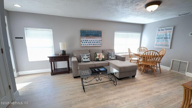 Foto del edificio - 108 S 5th St