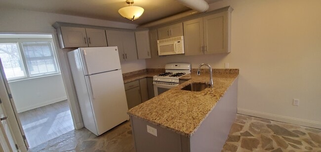 Building Photo - 1400 Bushkill Dr