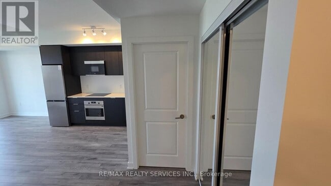 Building Photo - 15 Skyridge Dr
