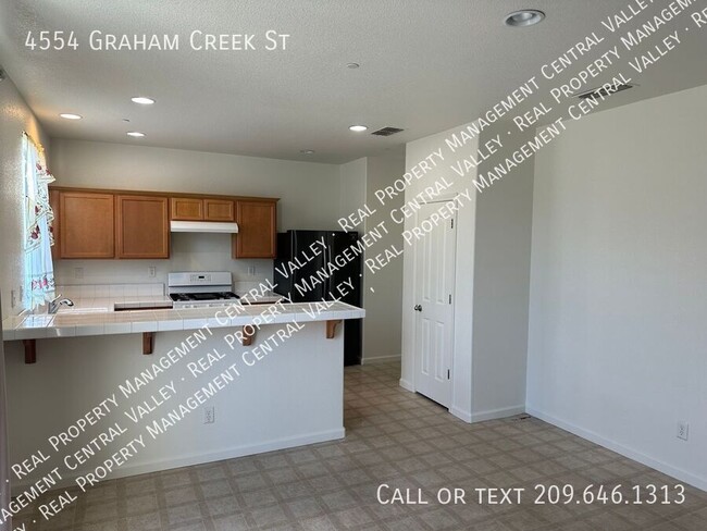 Foto del edificio - Gorgeous Stockton 4 Bedroom  3 Bathroom Home