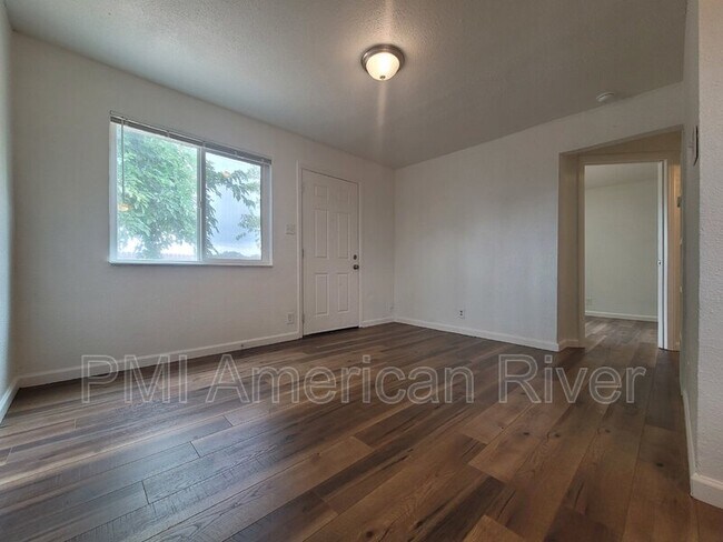 Foto del edificio - 3729 Balsam St