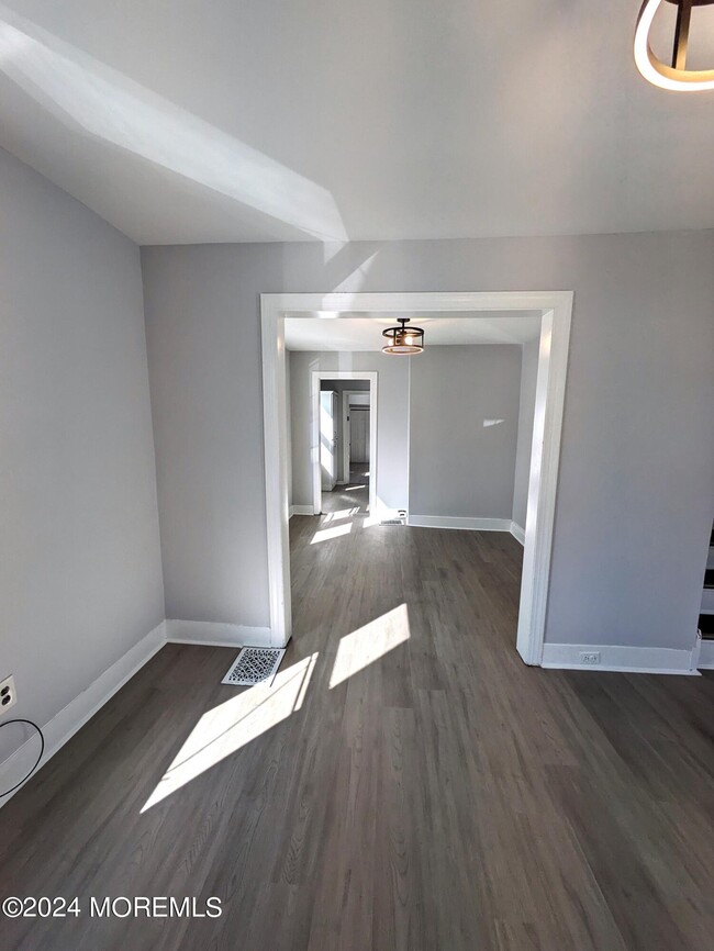 Building Photo - 1305 Summerfield Ave