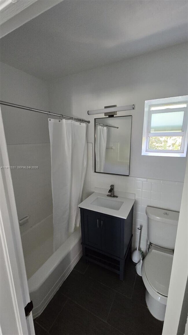 Foto del edificio - 9270 E Bay Harbor Dr