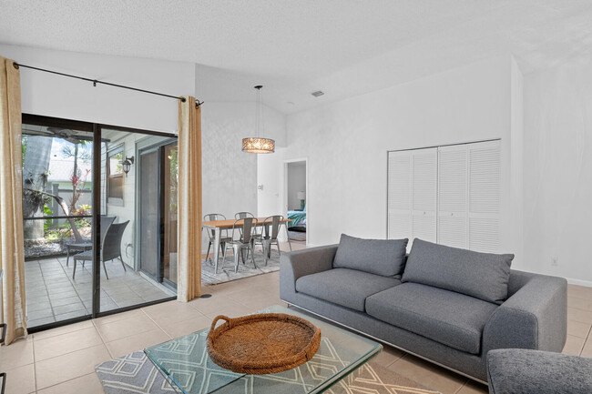 Building Photo - 2533 Bedford Mews Dr