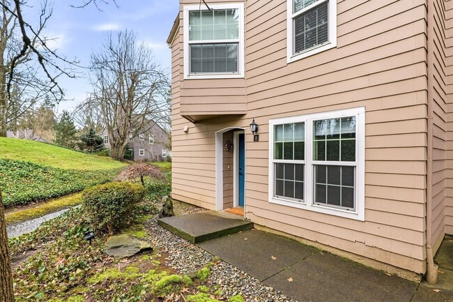 Building Photo - Ground Level 2 Bedroom Condo in Charbonneau Community