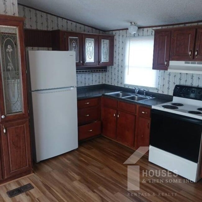 Building Photo - 108 Smiley Dr