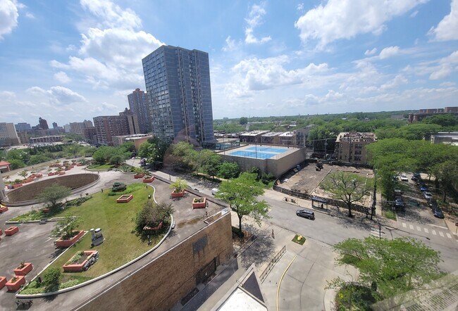 Building Photo - 5415 N Sheridan Rd