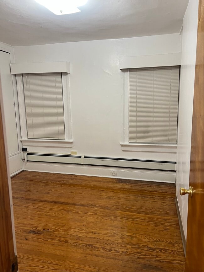 Building Photo - 60 St Pauls Ave